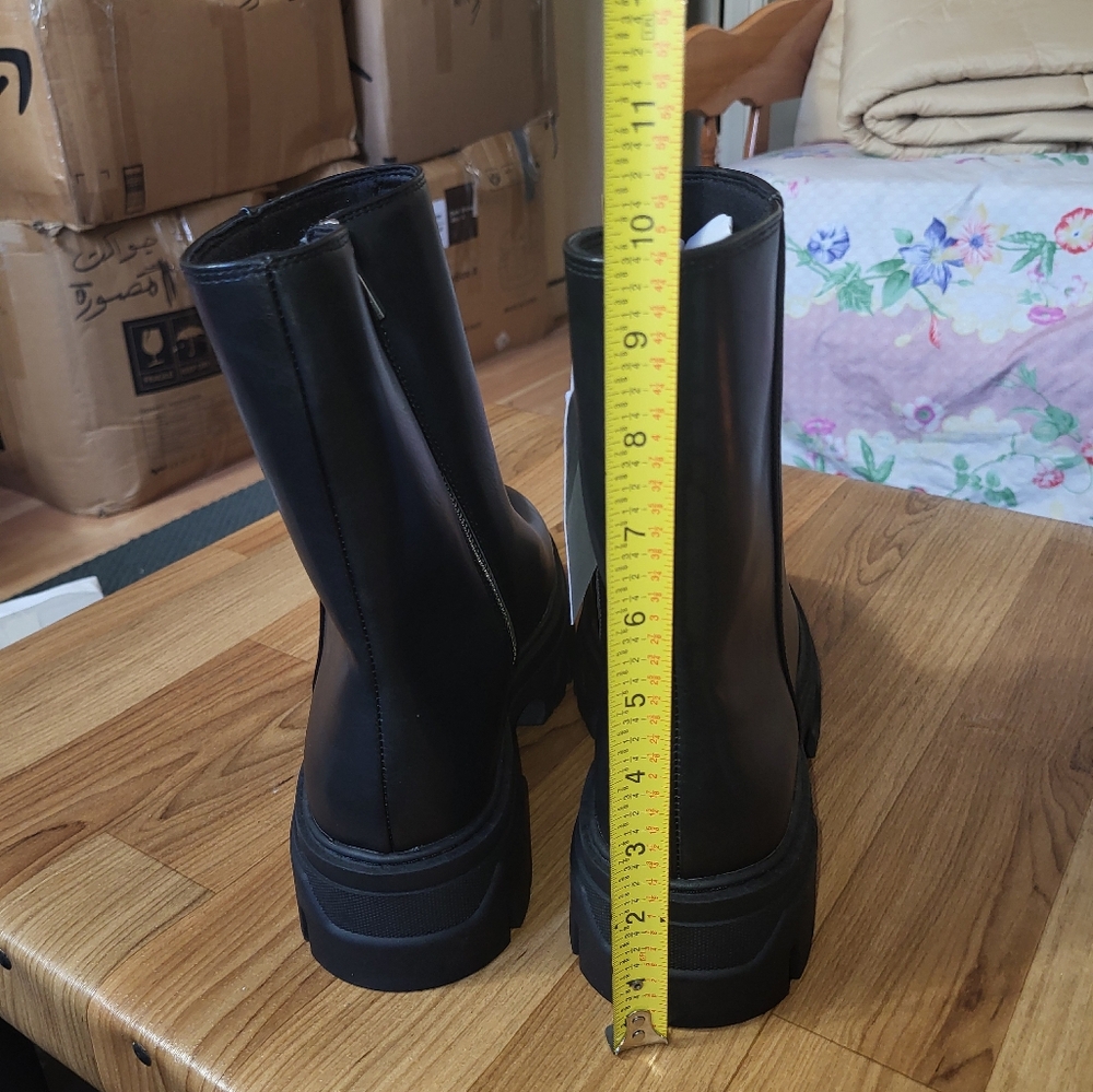NEW with Tags H&M Chunky Chelsea Boots Women's Size 11 - Picture 6 of 9